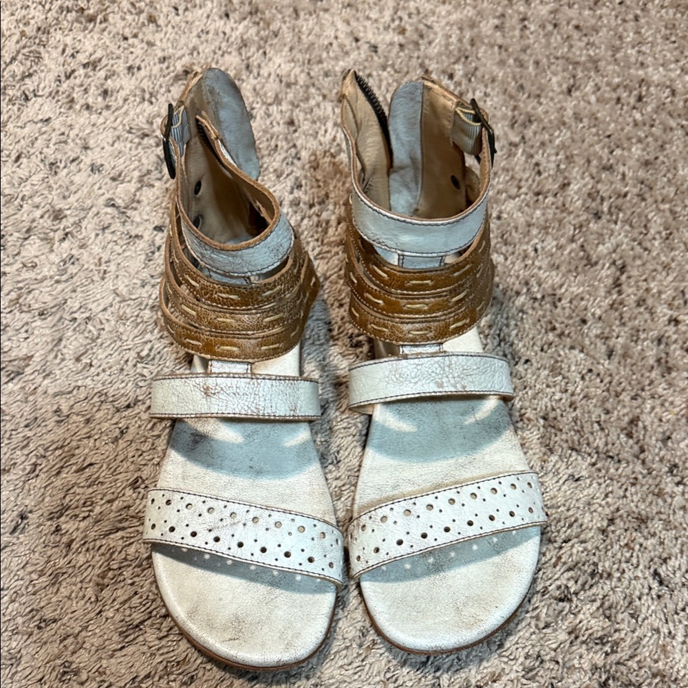 Bed Stu White and Gold Sandals / size 10 $75